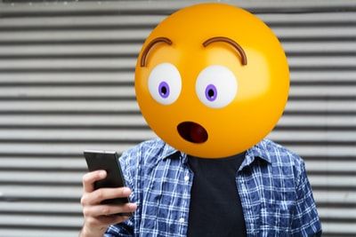 Como Usar Emojis Para Aumentar O Engajamento Nas Redes Sociais? shutterstock 490430770 min