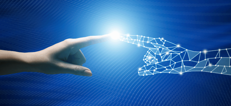 Mão tocando outra mão ilustrada em pontos de luz, representando o contato humano com a inteligência artificial.